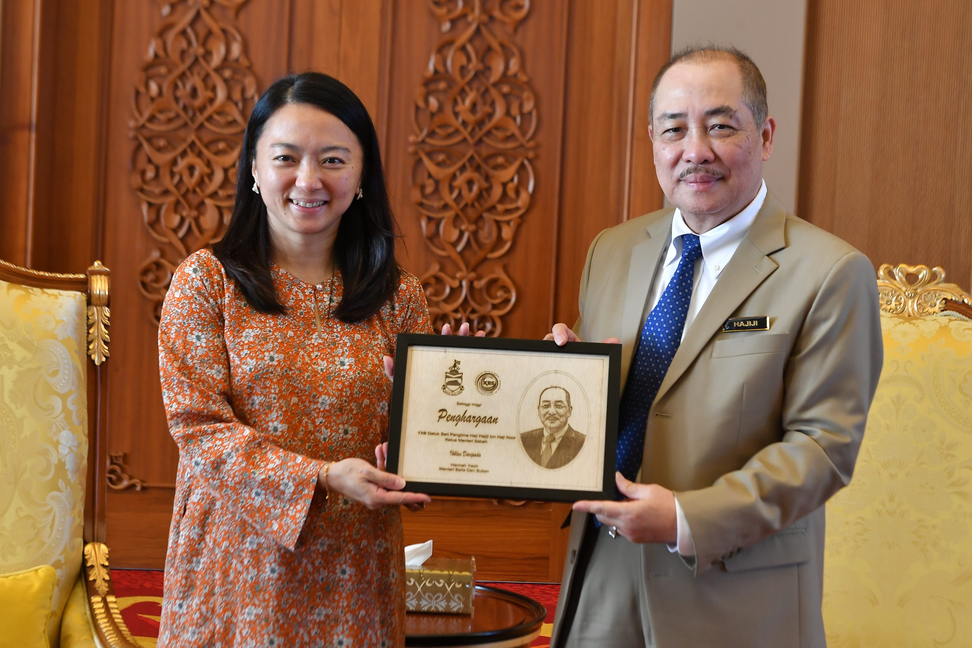 KUNJUNGAN HORMAT YB MENTERI BELIA DAN SUKAN KE ATAS YAB KETUA MENTERI SABAH