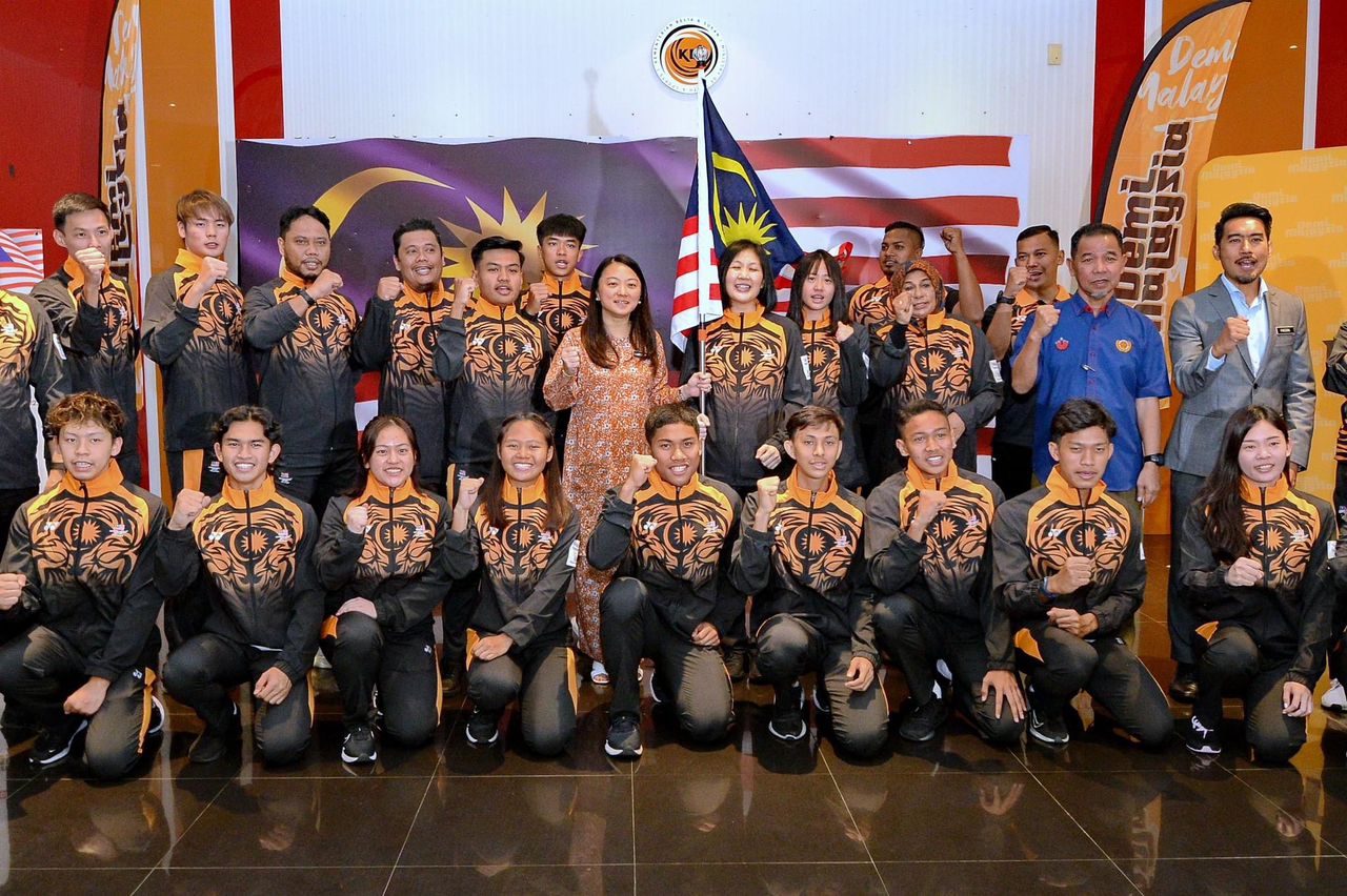 Majlis Penyerahan Jalur Gemilang Kontinjen Malaysia ke Temasya Sukan Remaja Komanwel 2023