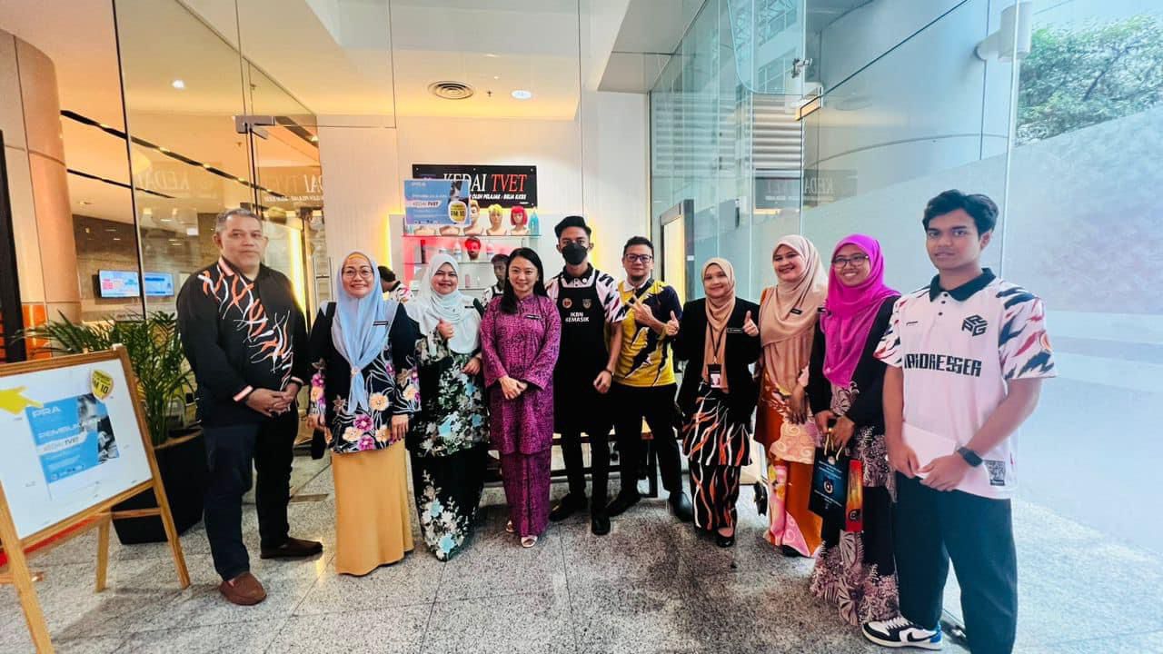  Pra Pembukaan Kedai TVET Gunting Rambut