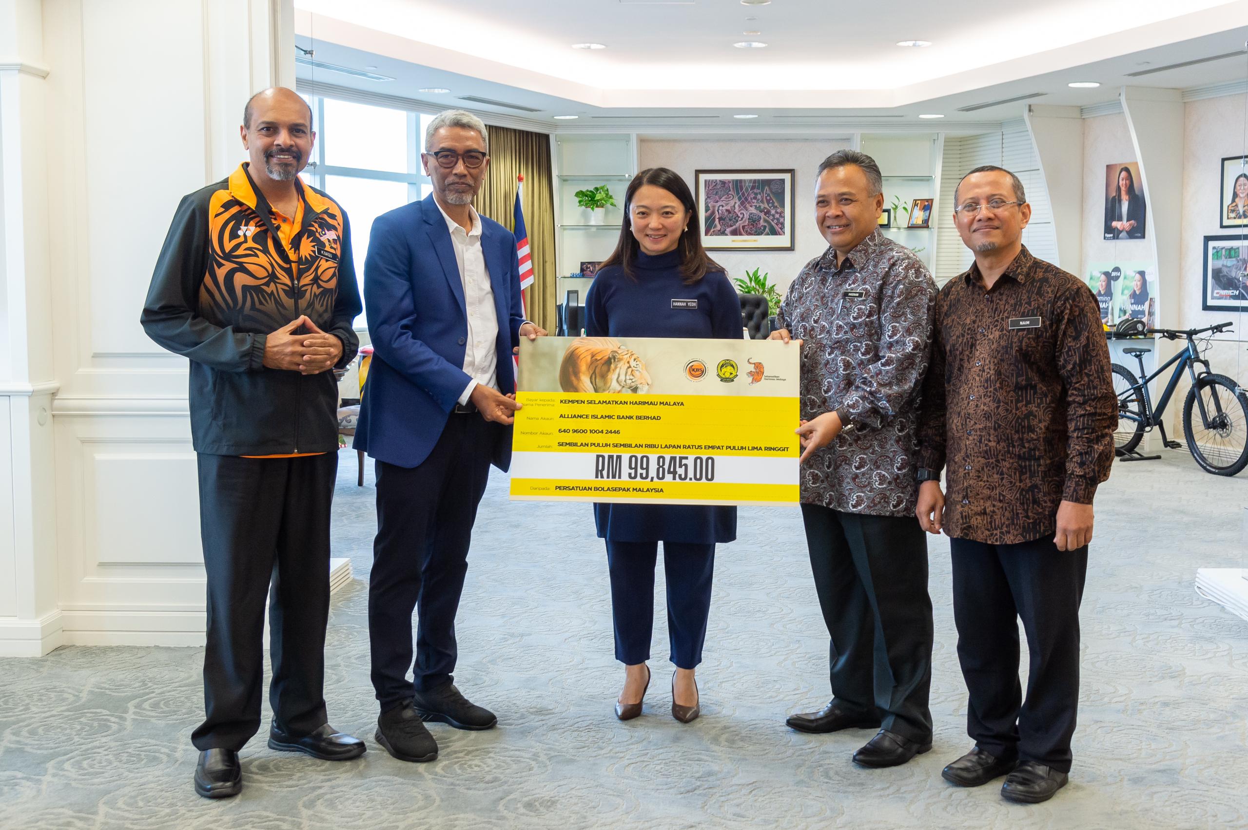 PENYERAHAN SUMBANGAN TABUNG SELAMATKAN HARIMAU MALAYA