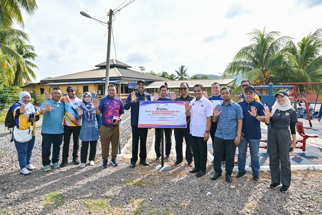 Majlis Penyerahan Projek Program Santuni MADANI Ketua Setiausaha Kementerian Belia dan Sukan (KSU KBS) - Kampung Spang Loi, Segamat, Johor