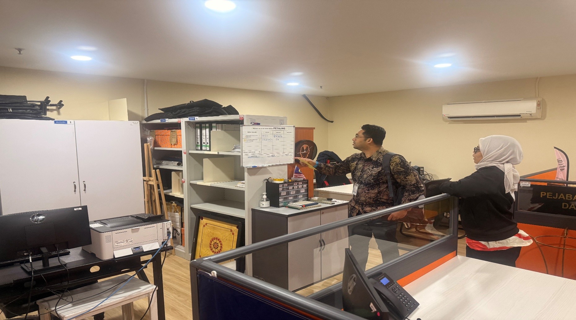 Naziran Pematuhan Etika Kerja Warga Kbs Di Pejabat Belia Dan Sukan Daerah Petaling, Selangor