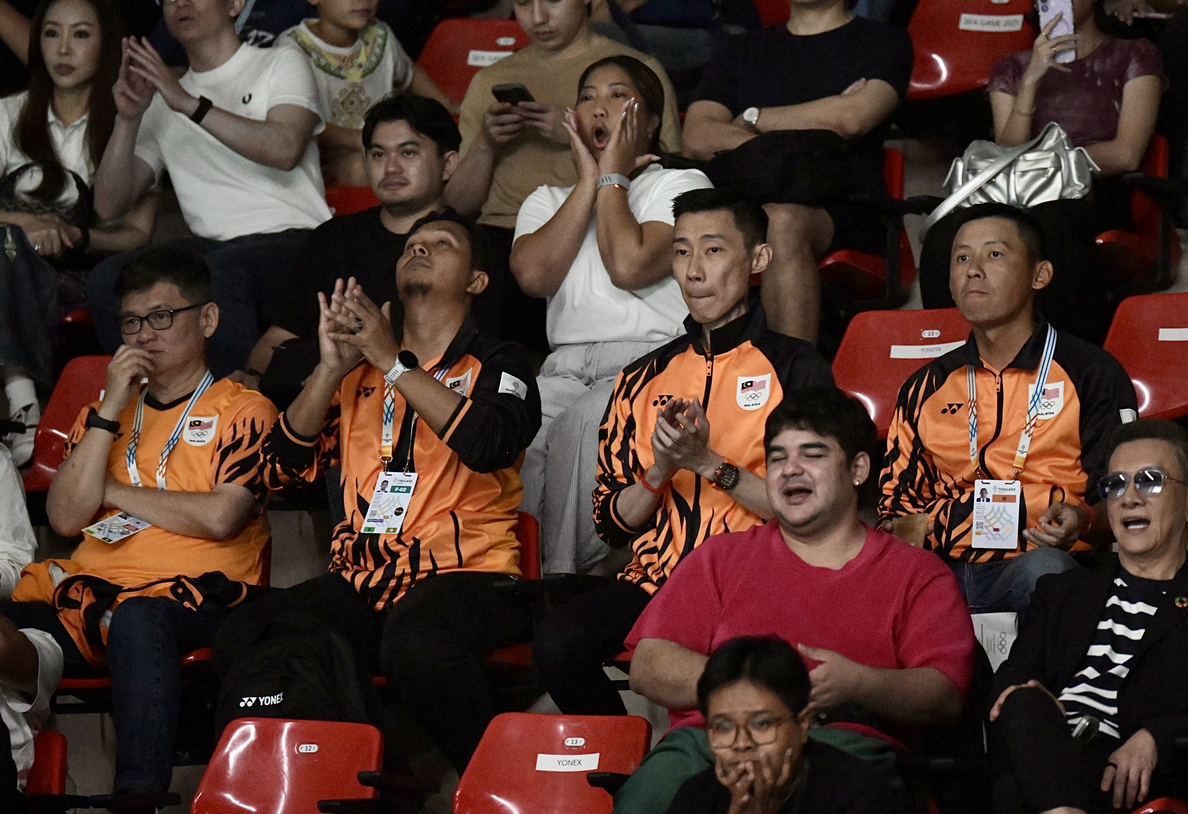 Sorotan: crowd dan cahaya